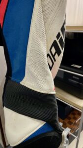 クリーニング前:Dainese（ダイネーゼ） レーシングスーツ レザースーツのクリーニング