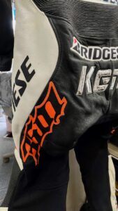 クリーニング前:Dainese（ダイネーゼ） レーシングスーツ レザースーツのクリーニング