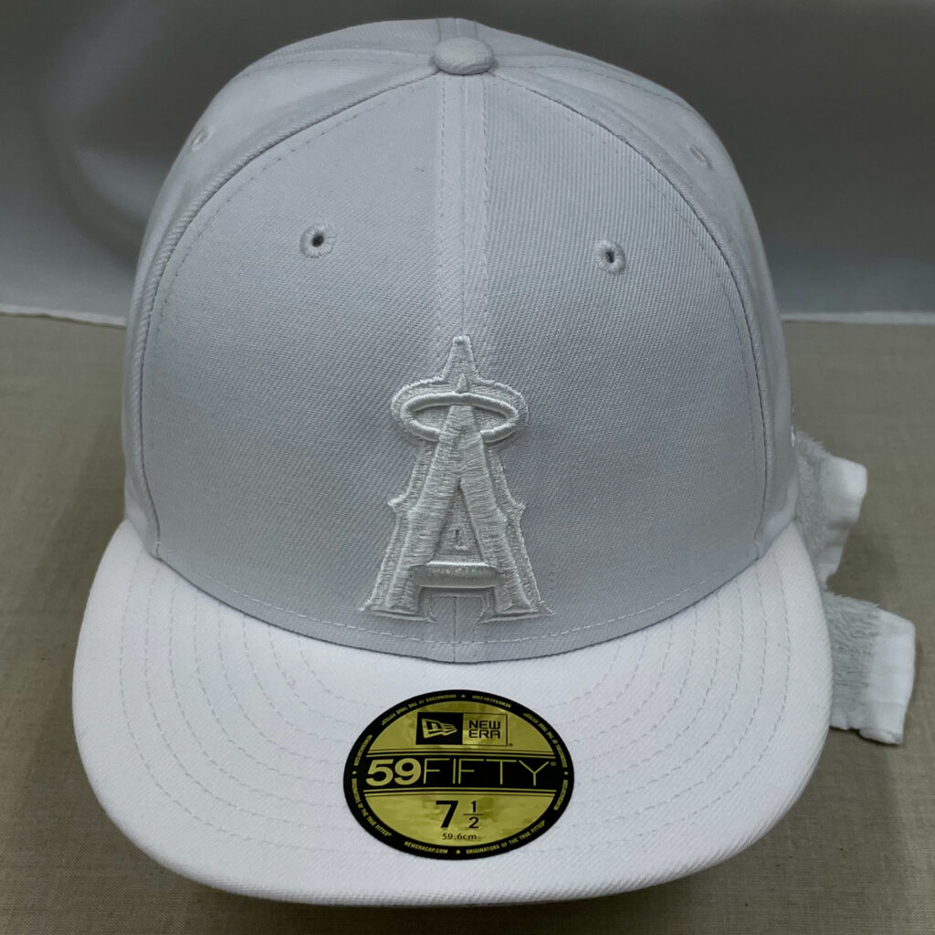 New Era(Angels 白)キャップのクリーニング事例アフター