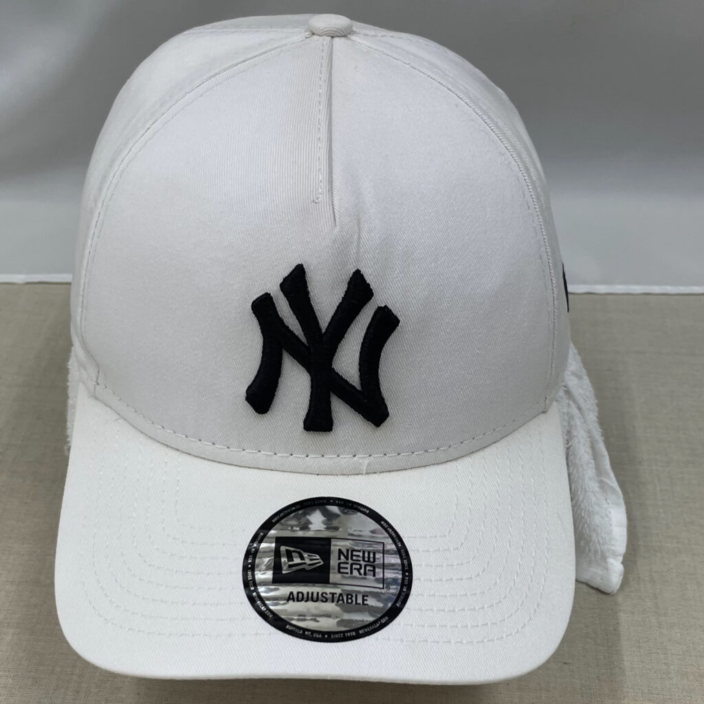 New Era(NY 白)キャップのクリーニング事例 アフター